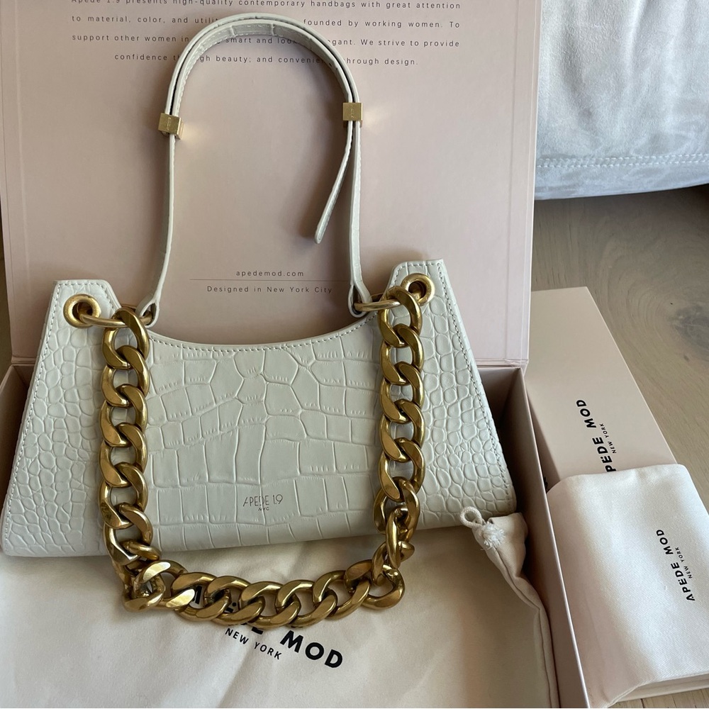 Apede Mod White Croc Froggy Shoulder Bag with Bold Gold Chain